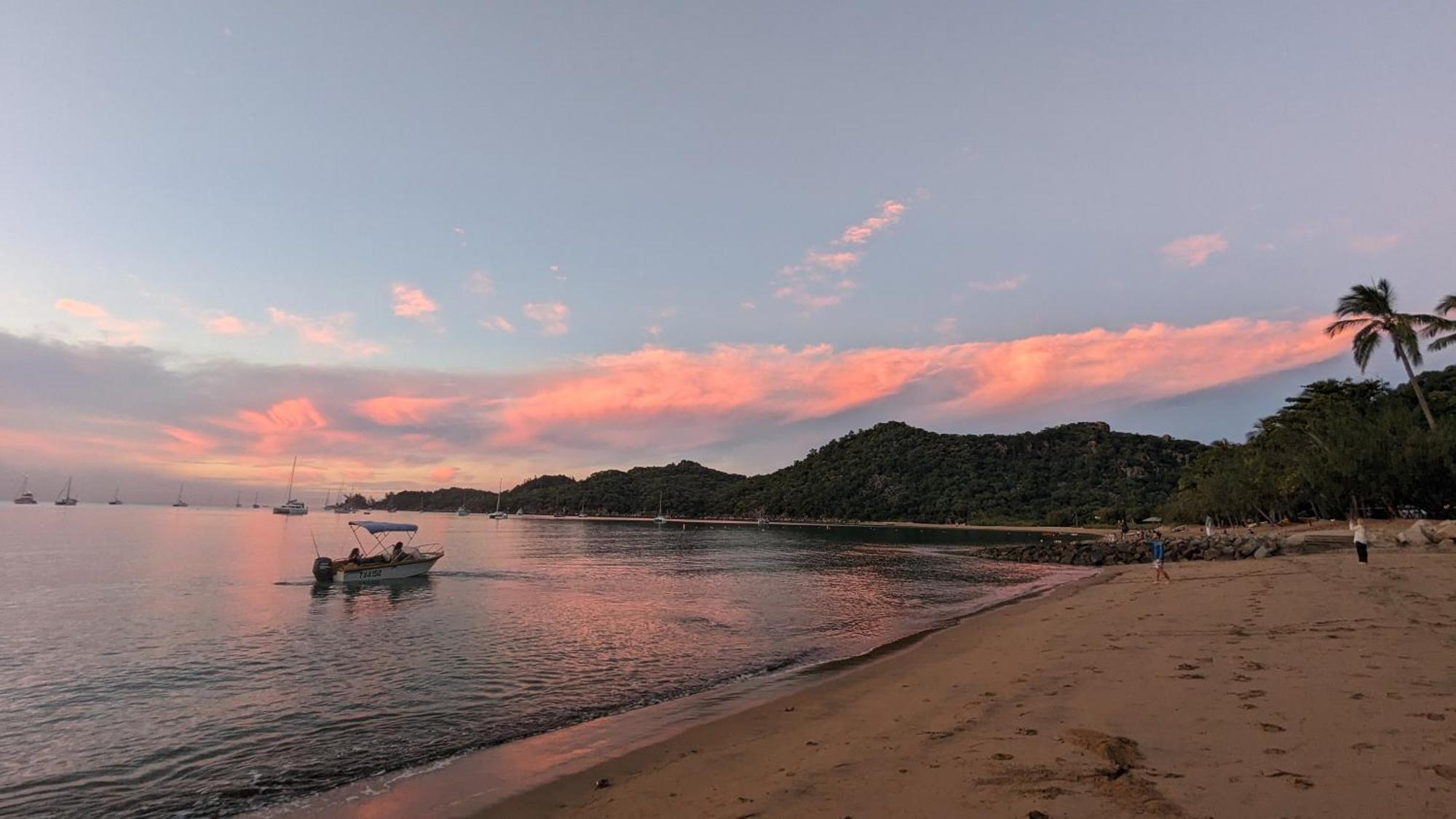 马蹄远航酒店 Horseshoe Bay 外观 照片